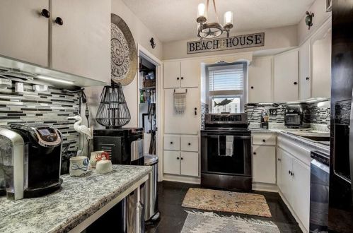 4046 Floramar Ter, New Port Richey FL 34652-3167 exterior