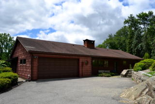 5 Balla Rd, Kent Lakes, NY 10512-2201