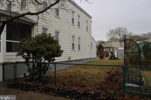 1014 4th St, Florence, NJ 08518-1004