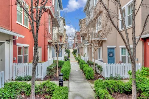 957 Alta Mar Ter, San Jose, CA 95126-1075