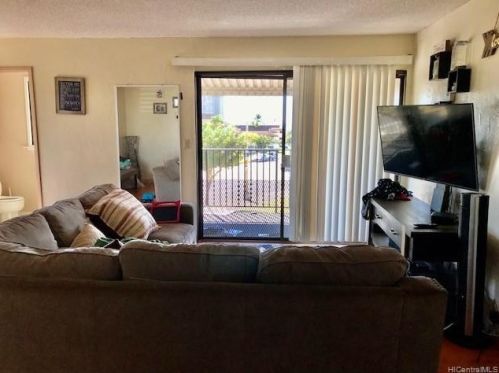 98-506 Kaonohi St, Aiea, HI 96701