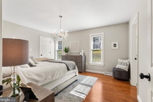 2146 Stonecrest Dr, Lancaster PA  17601-5437 exterior