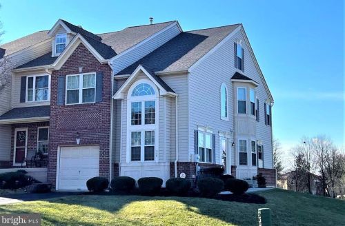 330 Manor Rd, Harleysville, PA 19438-1954