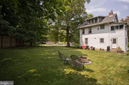 1 Maple Ave, Paoli PA  19301-1215 exterior