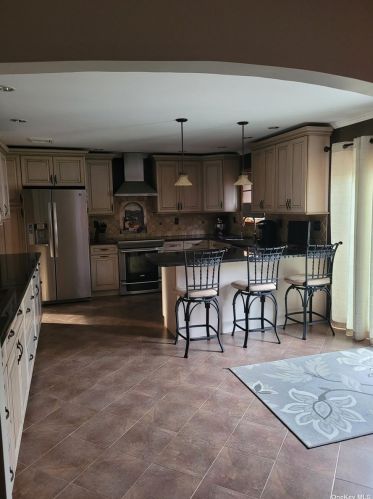 54 Oleeta Rd, Mount Sinai NY  11766-2507 exterior