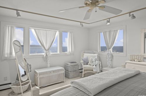 11 Argyle Dr, Northport NY  11768-1002 exterior