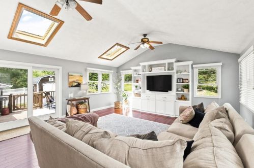 44 Houghton St, Woburn MA 01801-3551 exterior