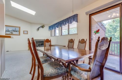 6 Summit Ct, Annandale NJ  08801-1501 exterior