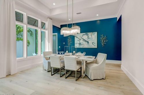 1704 Oakes Blvd, Naples, FL 34119-8657