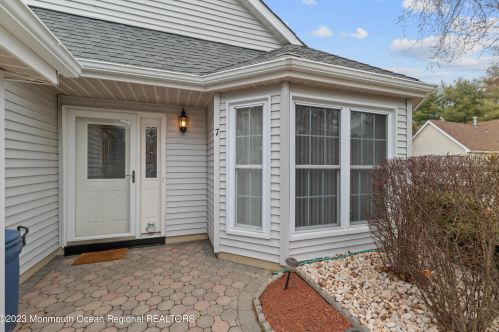 7 Petunia Pl, East Freehold, NJ 07728-4028