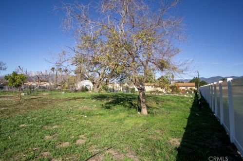 1591 Persimmon St, Rialto CA  92377-4190 exterior