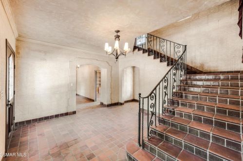 3192 Sycamore Dr, Simi Valley CA 93065-2703 exterior