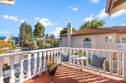 574 Hacienda Ave, Campbell CA 95008-6322 exterior