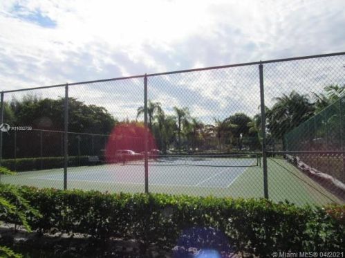 300 130th Ter, Hollywood FL  33027-4009 exterior