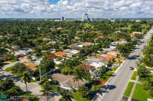 818 12th Ave, Hollywood, FL 33019-1043