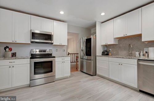 5361 Cleburne Ln, Woodbridge VA  22192-6035 exterior