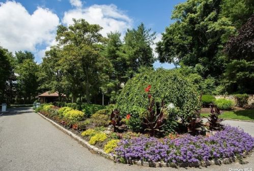 147 Foxwood Dr, Muttontown NY  11753-1121 exterior