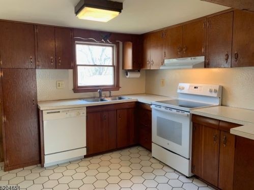 9 Henry St, Oxford NJ  07863-3027 exterior