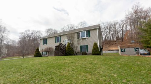38 Bridle Ridge Rd, Patterson NY  12563-2302 exterior