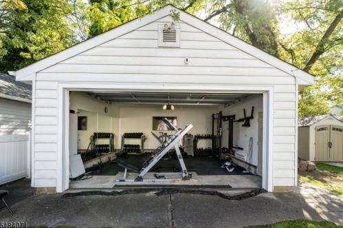 30 Brookwood Dr, Maplewood NJ  07040-1905 exterior