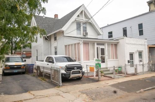 20 Bassick Ave, Bridgeport, CT 06605-1943