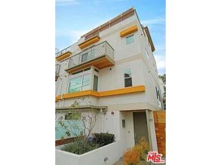 1211 Las Palmas Ave, Los Angeles, CA 90038-1230