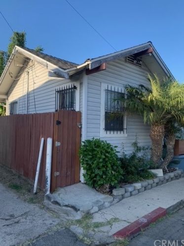 2359 11th St, Long Beach, CA 90804-3503