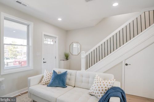 617 18th St, Washington DC 20020-6812 exterior