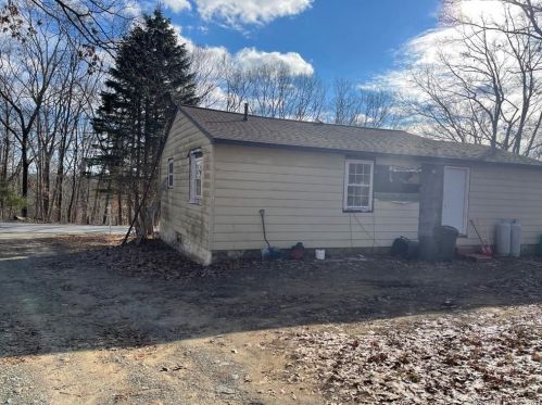 18 Waltham Ave, Putnam, CT 06260-2422