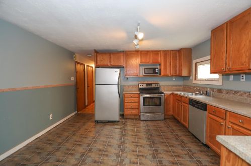 16 Fordway Rd, Raymond NH  03077-2459 exterior