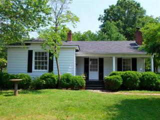 430 Parkview Dr, Burlington, NC 27215-5034