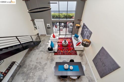 2858 Helen St, Oakland CA  94608-4028 exterior