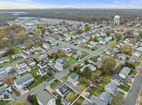 221 18th Ave, Manville NJ  08835-1629 exterior