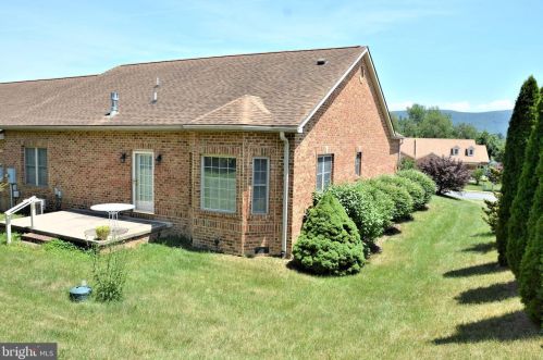 140 Donna Dr, Woodstock VA  22664-1135 exterior