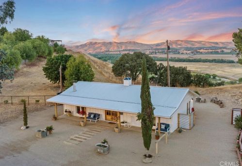 8570 Warren Rd, Lake Nacimiento, CA 93446-7337