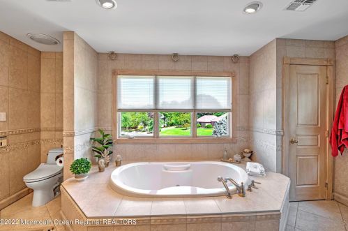 24 Dora Ln, Holmdel Village NJ  07733-1671 exterior