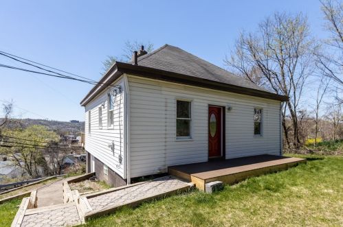 711 Bluff St, Bridgeville PA  15017-2431 exterior