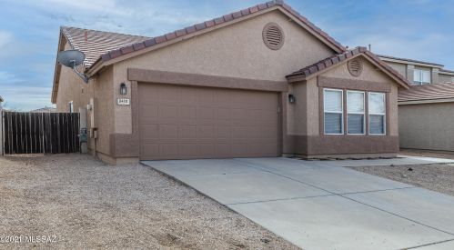 8470 Ramona Madera Ln, Tucson, AZ 85747-5711