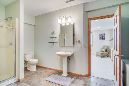 5230 Creekside Pl, La Crosse WI  54601-2296 exterior