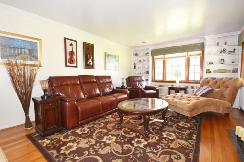 2535 Greenboro Ln, Pittsburgh, PA 15220-4043