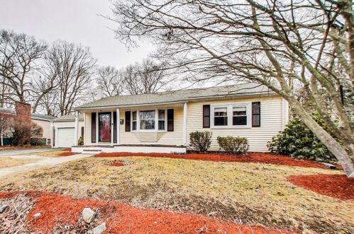 32 East Ave, Brockton, MA 02302-4104