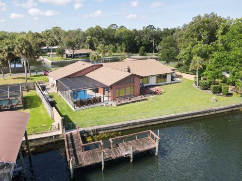 4333 Blue Water Pt, Homosassa, FL 34448-3901