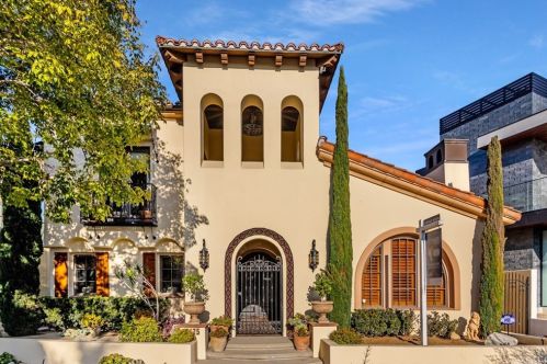 5475 The Toledo, Long Beach, CA 90803-3953