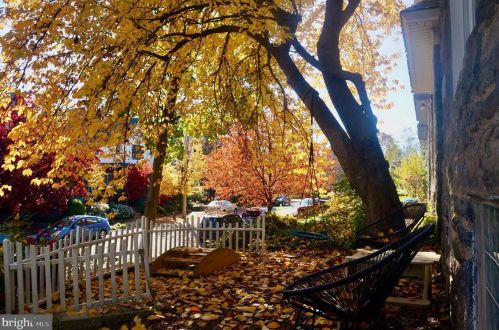 425 Gln Echo Rd, Philadelphia PA 19119-2915 exterior