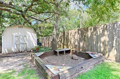 10510 Woodland Dr, Greenville TX  75402-3316 exterior