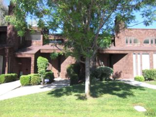 2201 Barrington St, Bakersfield, CA 93309-8016