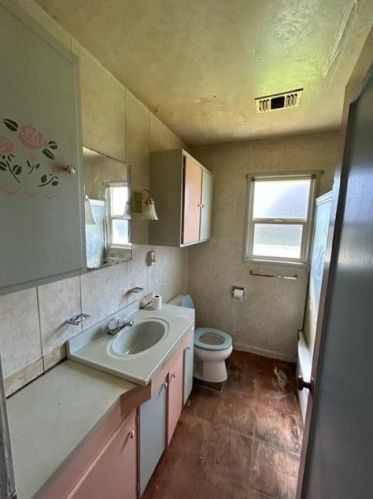 112 Clanton Ave, Woodland CA  95695-4648 exterior