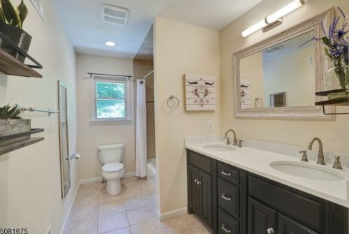 58 Finch Rd, Skyline Lakes NJ  07456-2423 exterior