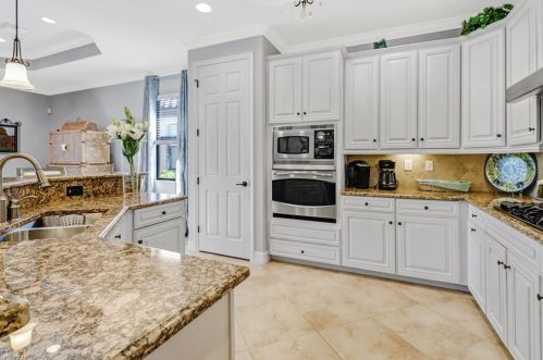 2982 Aviamar Cir, Naples FL  34114-9564 exterior