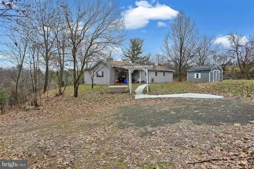 113 Shope Hill Rd, Mount Patrick, PA 17045-8216